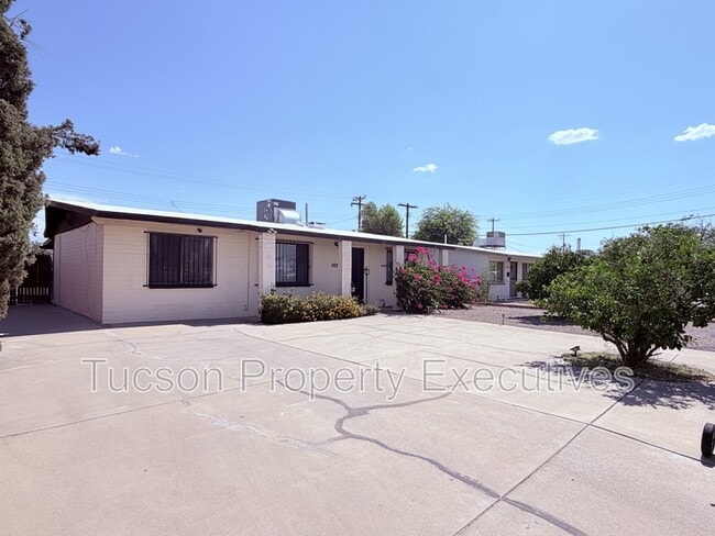 Building Photo - 3626 E Sylvane St