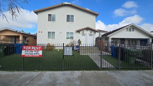 Photo - 5BED 3BATH 2CAR Assigned Parking Space AT Back with access back alley