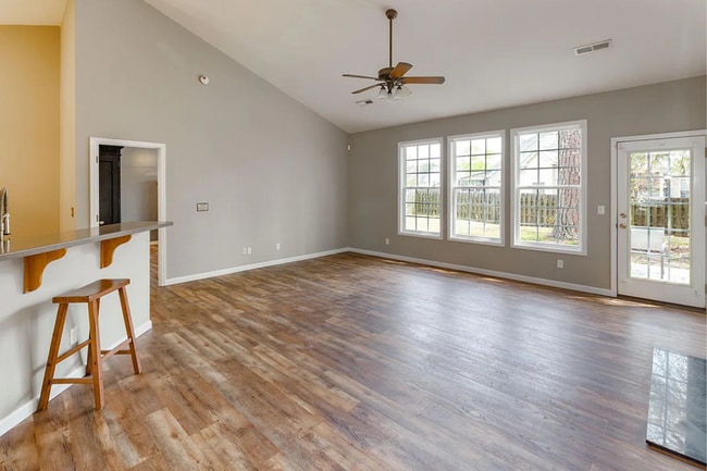 Photo - 9417 Ayscough Rd