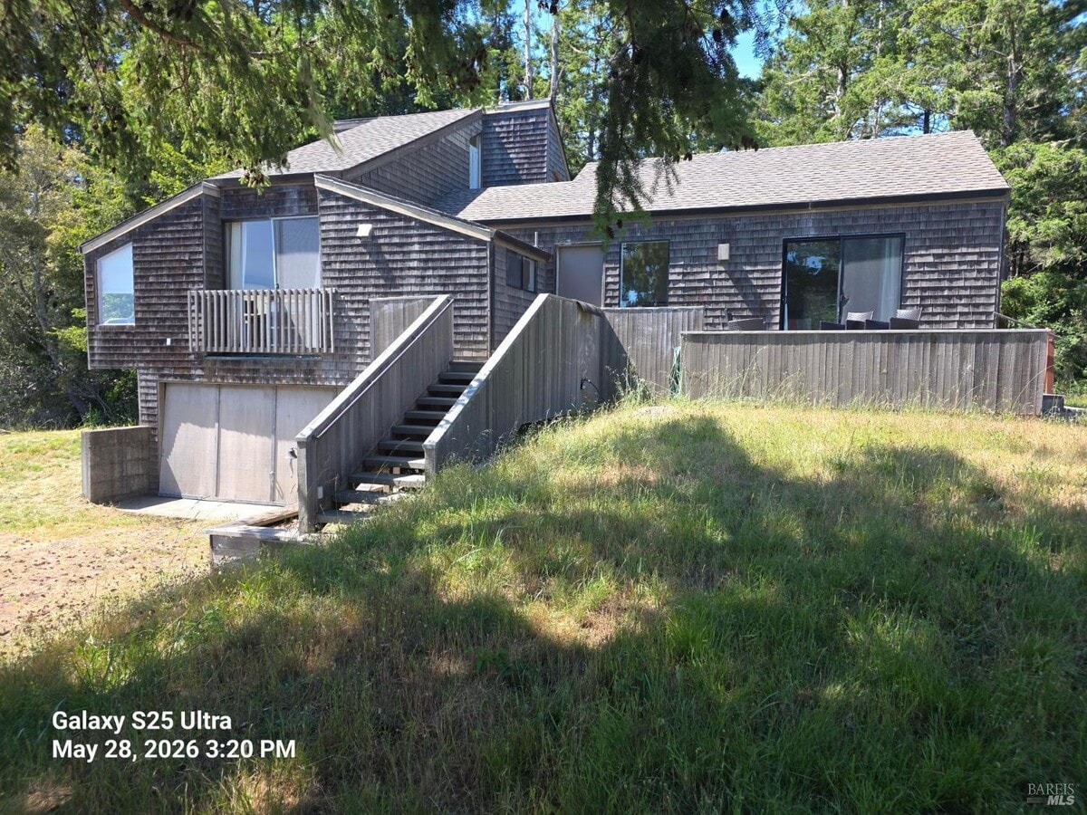 Photo - 38048 Foothill Close