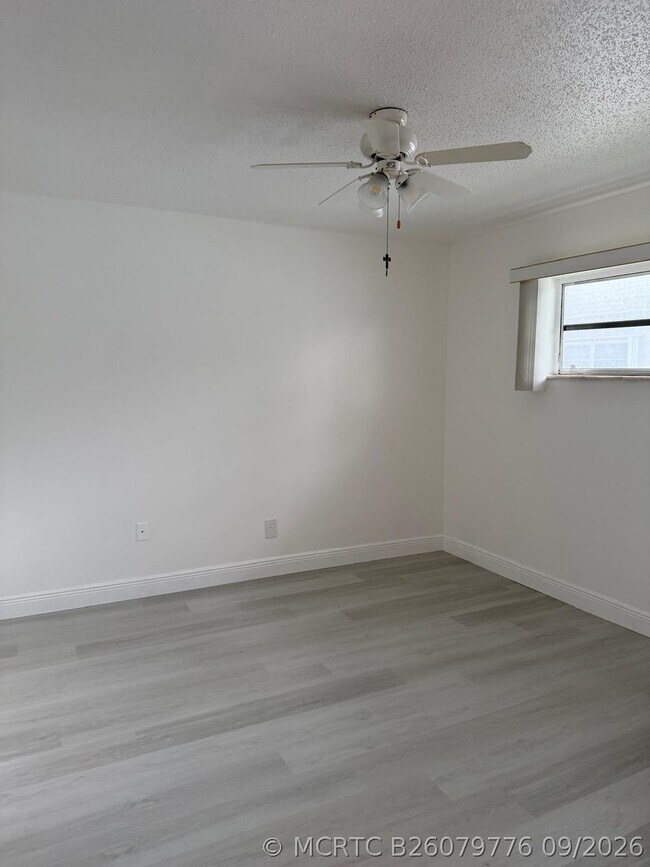 6211 SW 37th St Unit 211