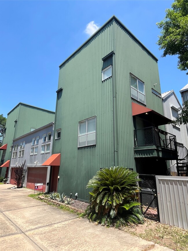 Building Photo - 1315 Buckner St