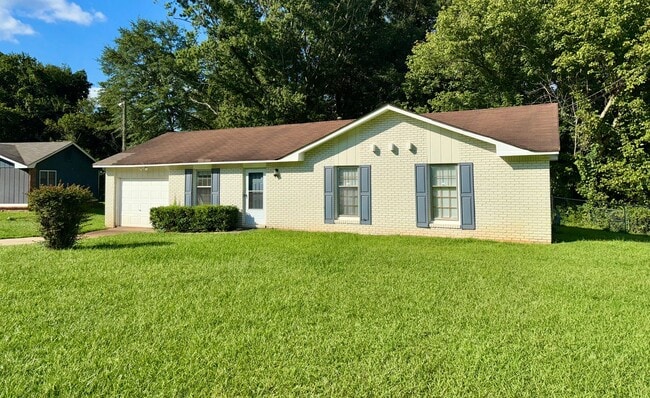 Building Photo - Updated 3 Bed Ranch on Quiet Cul-de Sac! Rental