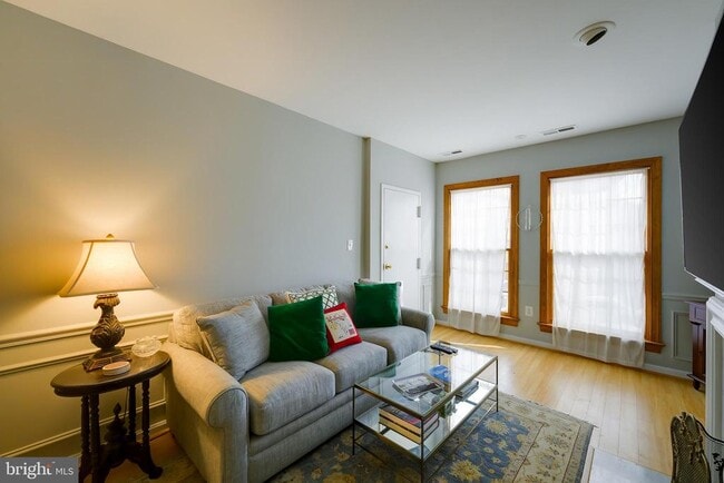Photo - 226 3rd St NE