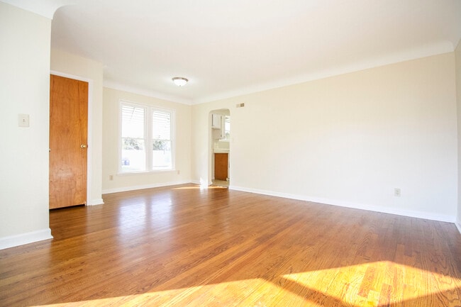 Photo - 1758 Talbot St