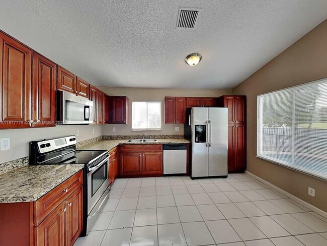 Building Photo - 1401 Banyan Cir Rental