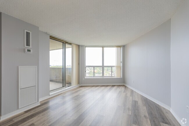 1BR, 1BA - 670SF - Living Room - Forest Park Circle Ltd.