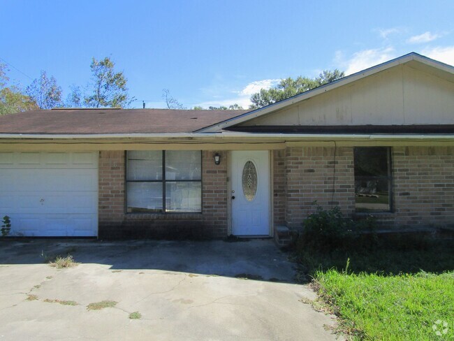 Building Photo - **Move-In Special: $400 off 1st mo **880 N... Rental