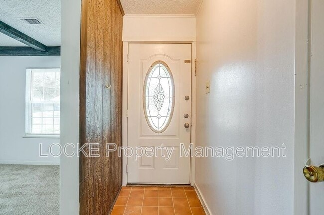 812 E Prairie View Rd