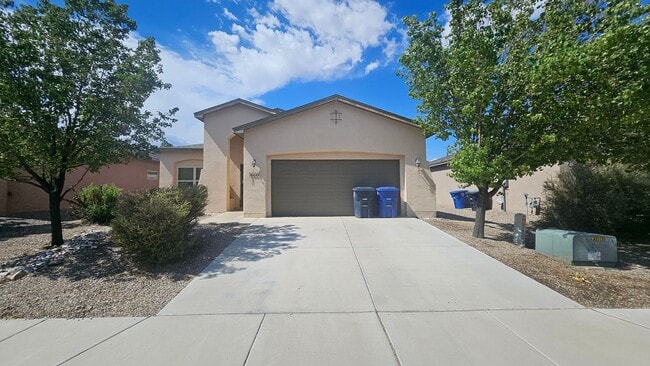 Building Photo - 3 bedroom 2 bath