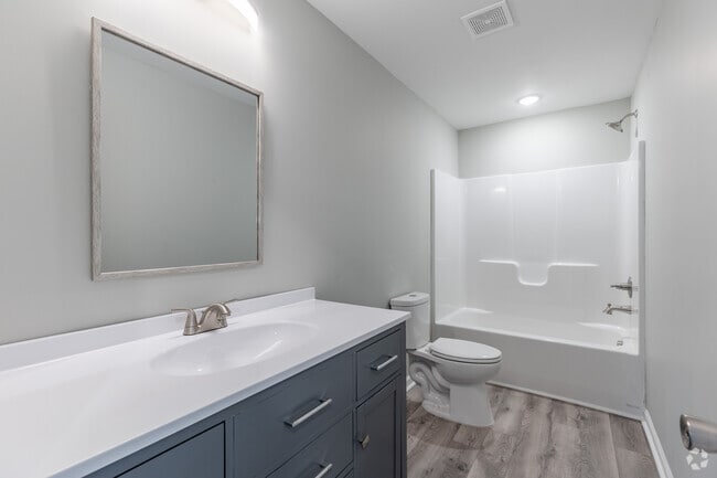 2BR, 1BA - 850-950SF - Bathroom