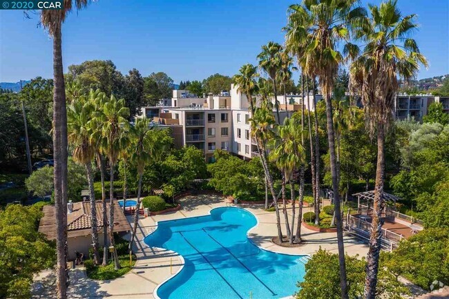 Main Pool & Hot Tub - 310 N Civic Dr Unit 305 Rental