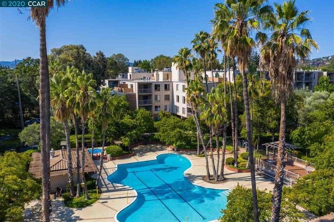 Main Pool & Hot Tub - 310 N Civic Dr Condo Unit 305