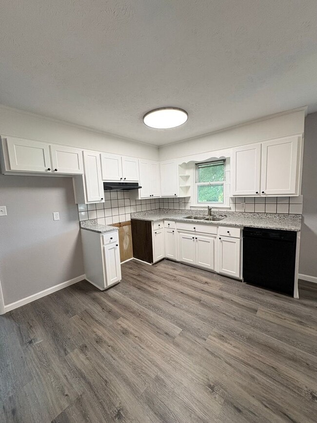 Photo - Spacious & Updated 4 Bedroom Home!