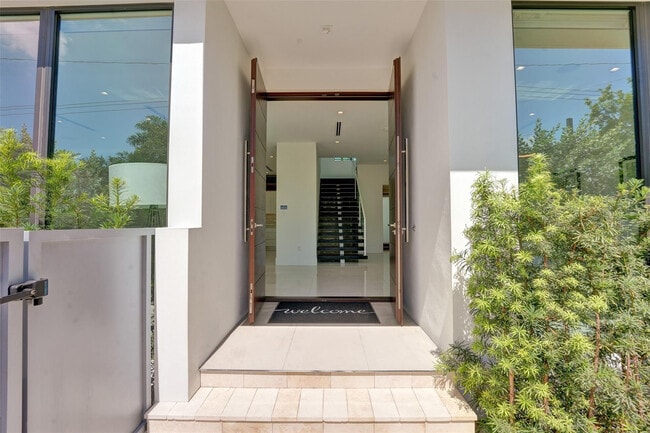 Photo - 1111 SE 9th Ave