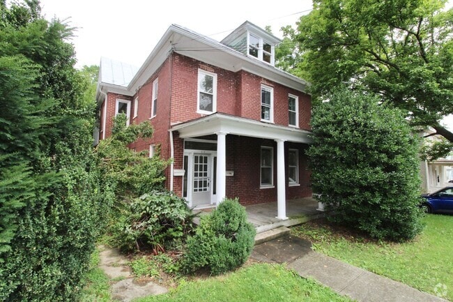 Building Photo - 316 N High St Rental
