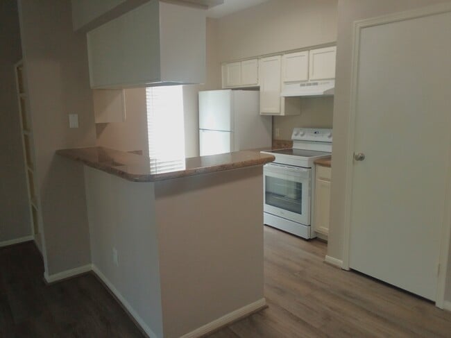 Cocina con ventana - 7575 Cambridge St Unidad 1003