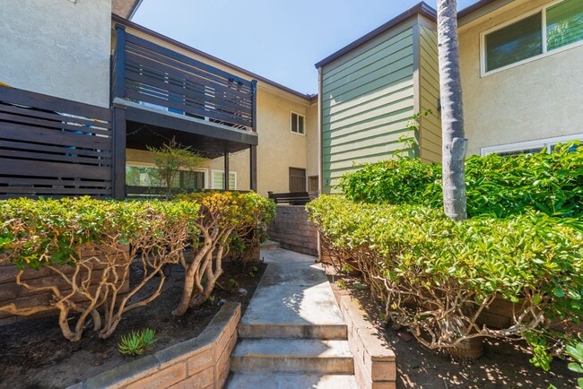 Photo - Beautiful remodeled 2 bed 2 bath townhome ...