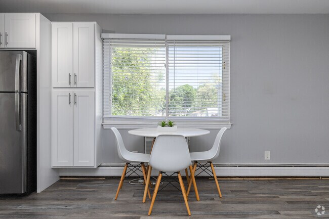 Studio 1 | Dining Area - Lynn Apartments