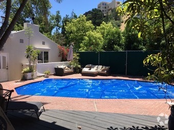 Vista parcial del patio y la piscina. - 8567 Walnut Dr Unidad Guesthouse
