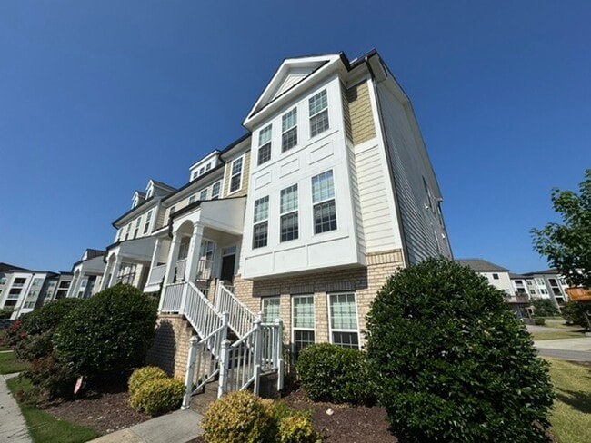 Building Photo - Preleasing in Apex!