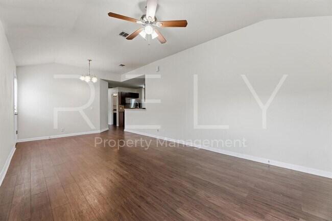 Photo - 1004 Drover's Cove