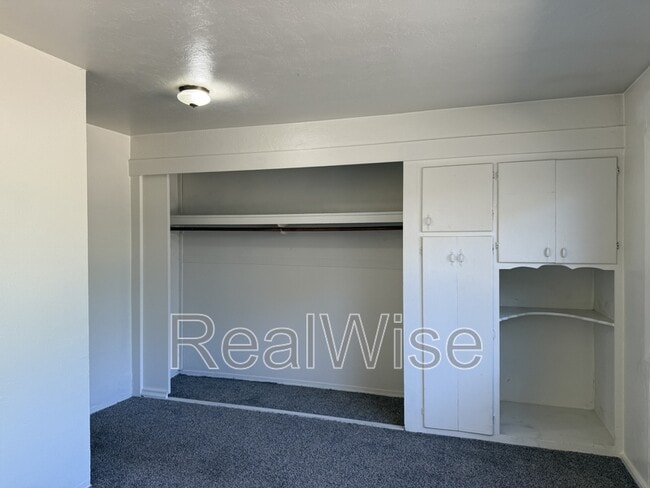 Photo - 3028 NE Douglas Ave