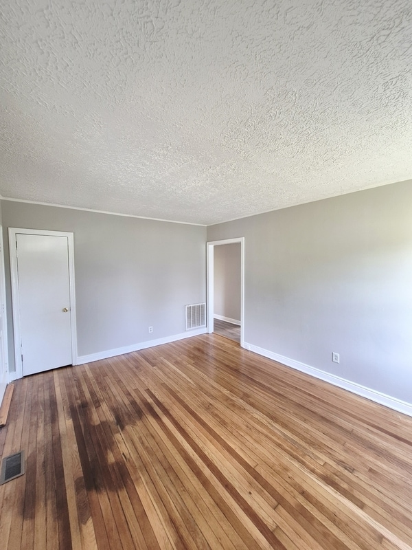 Photo - 2917 Creighton Rd