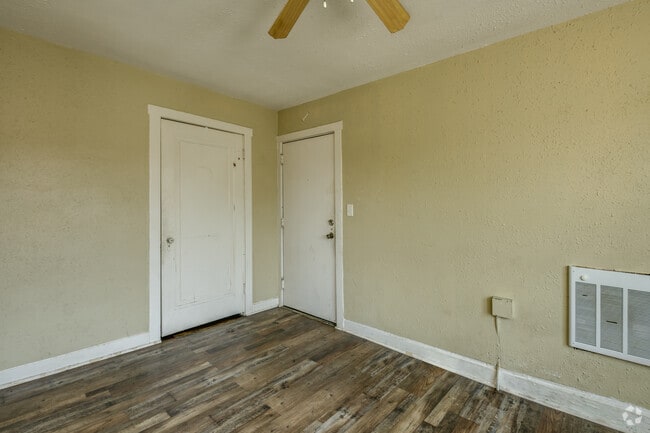 Studio, 1 BA - 300SF