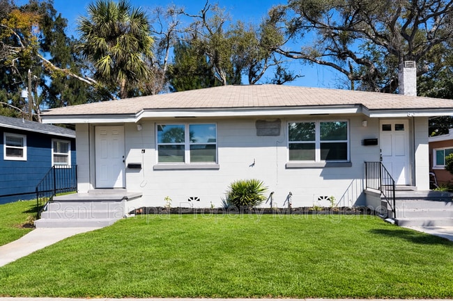 Building Photo - 637-637 17th Ave S