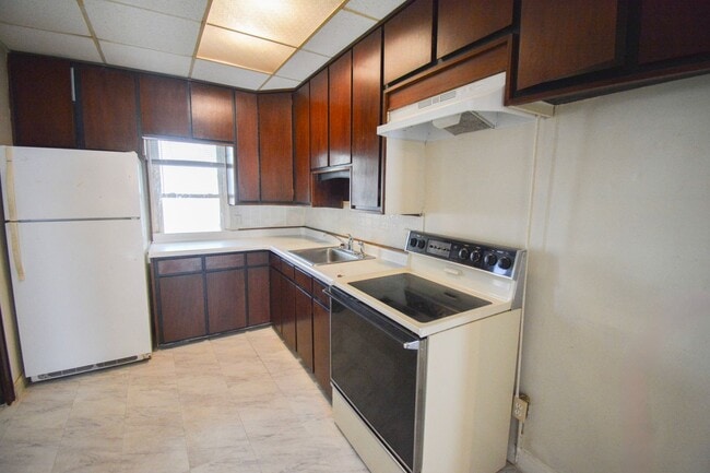 Photo - Cute house, great location, move in and ma...