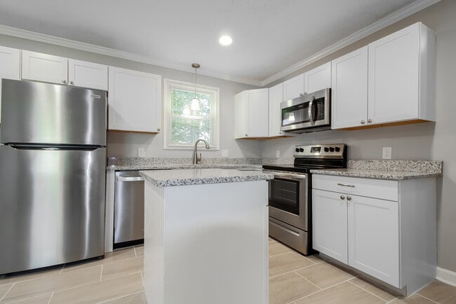 Photo - 409 Kenmore Dr