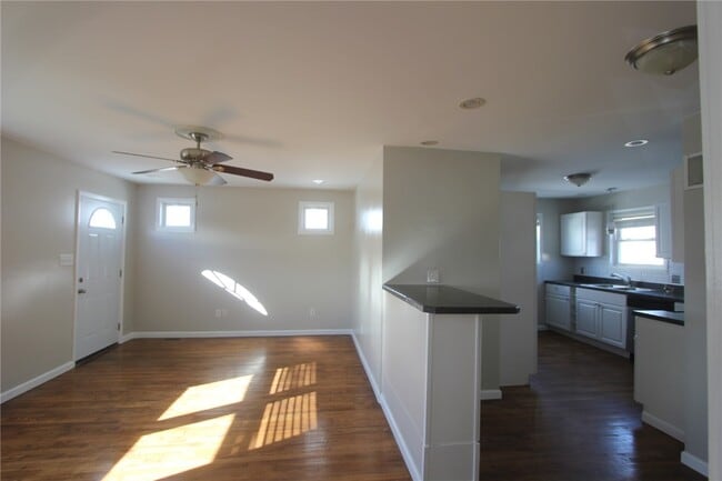 Photo - 3623 Steins St