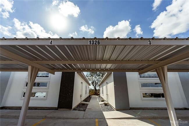 Building Photo - 11 W Harrison Ave Unit 4