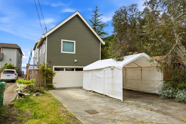 Photo - 3221 Alki Ave SW