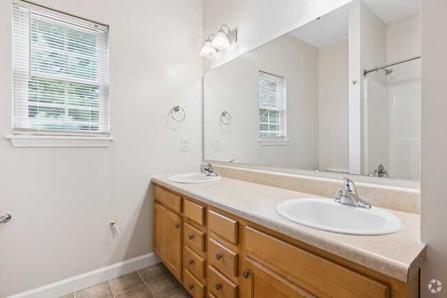 2BR, 2BA - 1,160SF - Second Bathroom