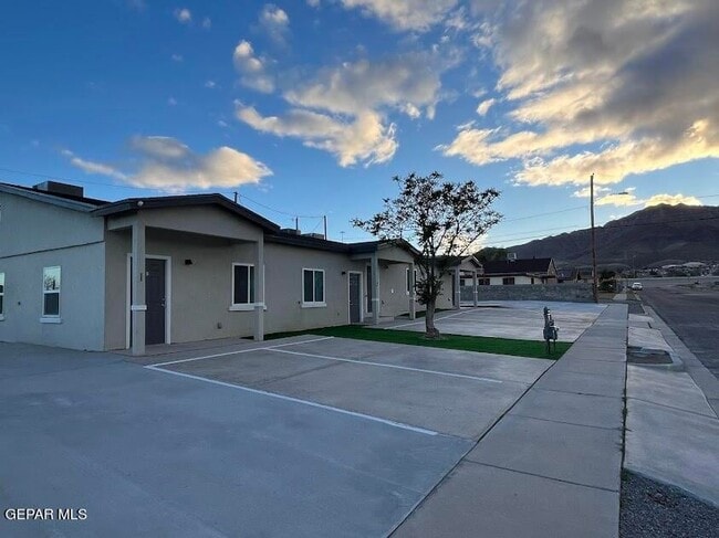 Photo - 8761 Lawson -