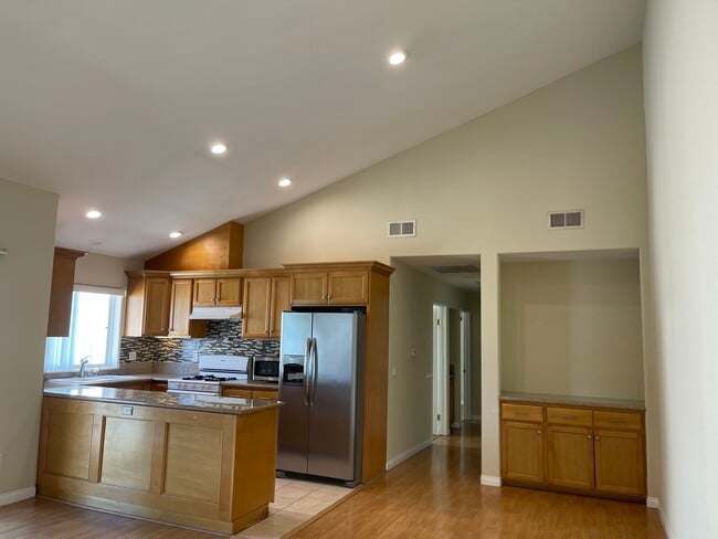 Photo - 13806 Vanowen St Unidad 4