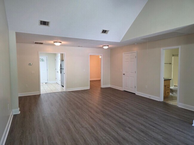 Photo - 130 Lakeview Commons Dr