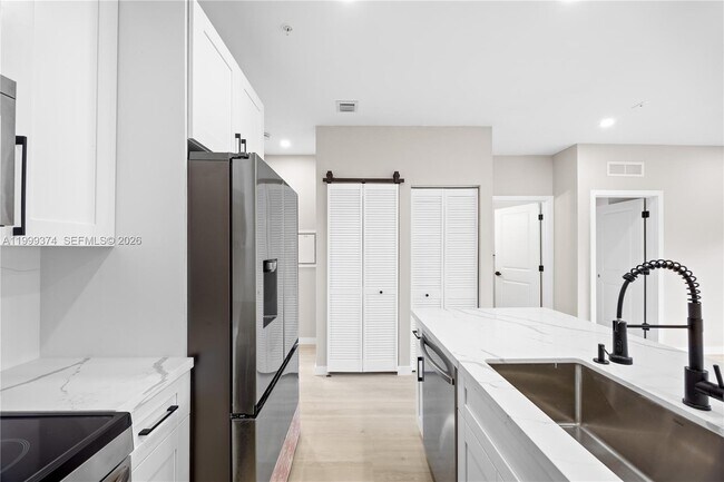 Photo - 630 NE 166th St Unit 3