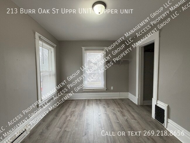 Photo - 213 Burr Oak St