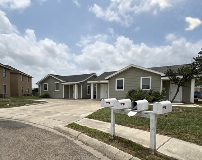Building Photo - 1308 Quitaca Dr
