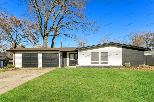 Photo - 747 Chevron Dr