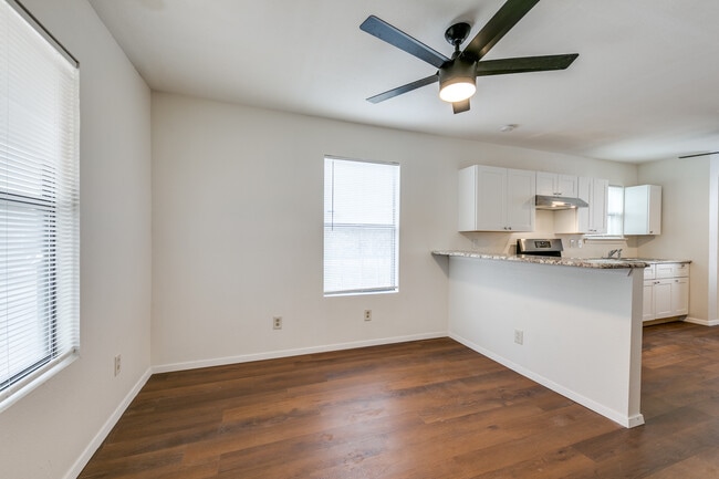Photo - 2509 Valwood Pky Unit 2