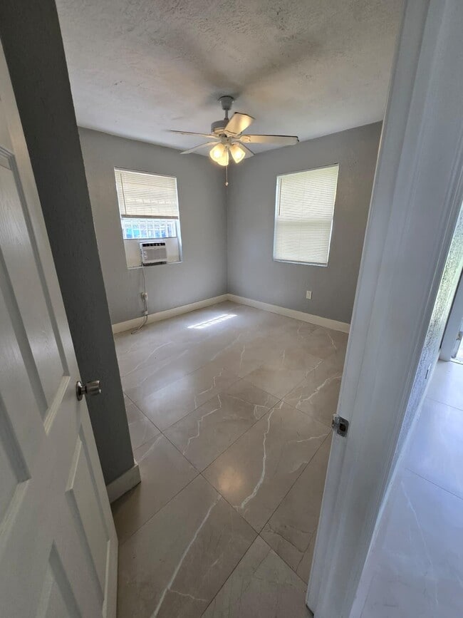 Photo - 1015 SW 8th St House