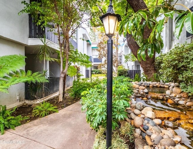 Building Photo - 18645 Hatteras St Unit 237