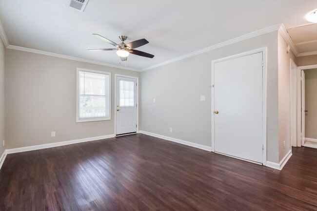 Building Photo - 407 Angier Ave NE Unit 202