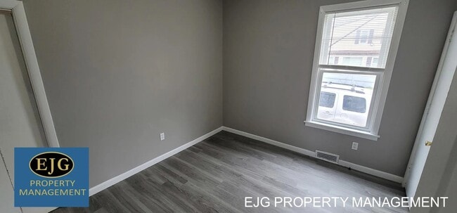 Building Photo - 454 Dubuque St Unit 1