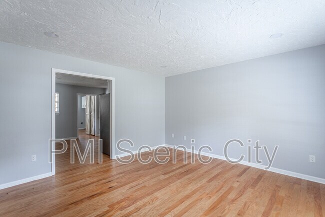 Photo - 2508 Woodfin Ave