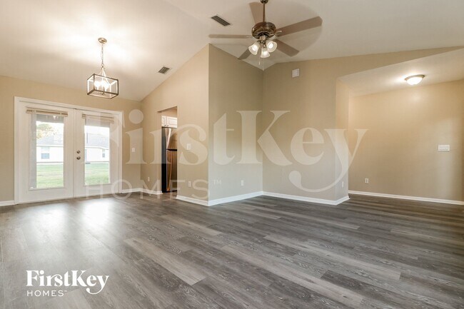 Photo - 2607 Thomas Ln